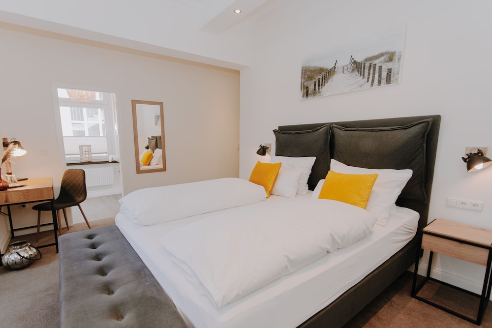 Superior Double Room, Private Bathroom, Partial Sea View photo 1
