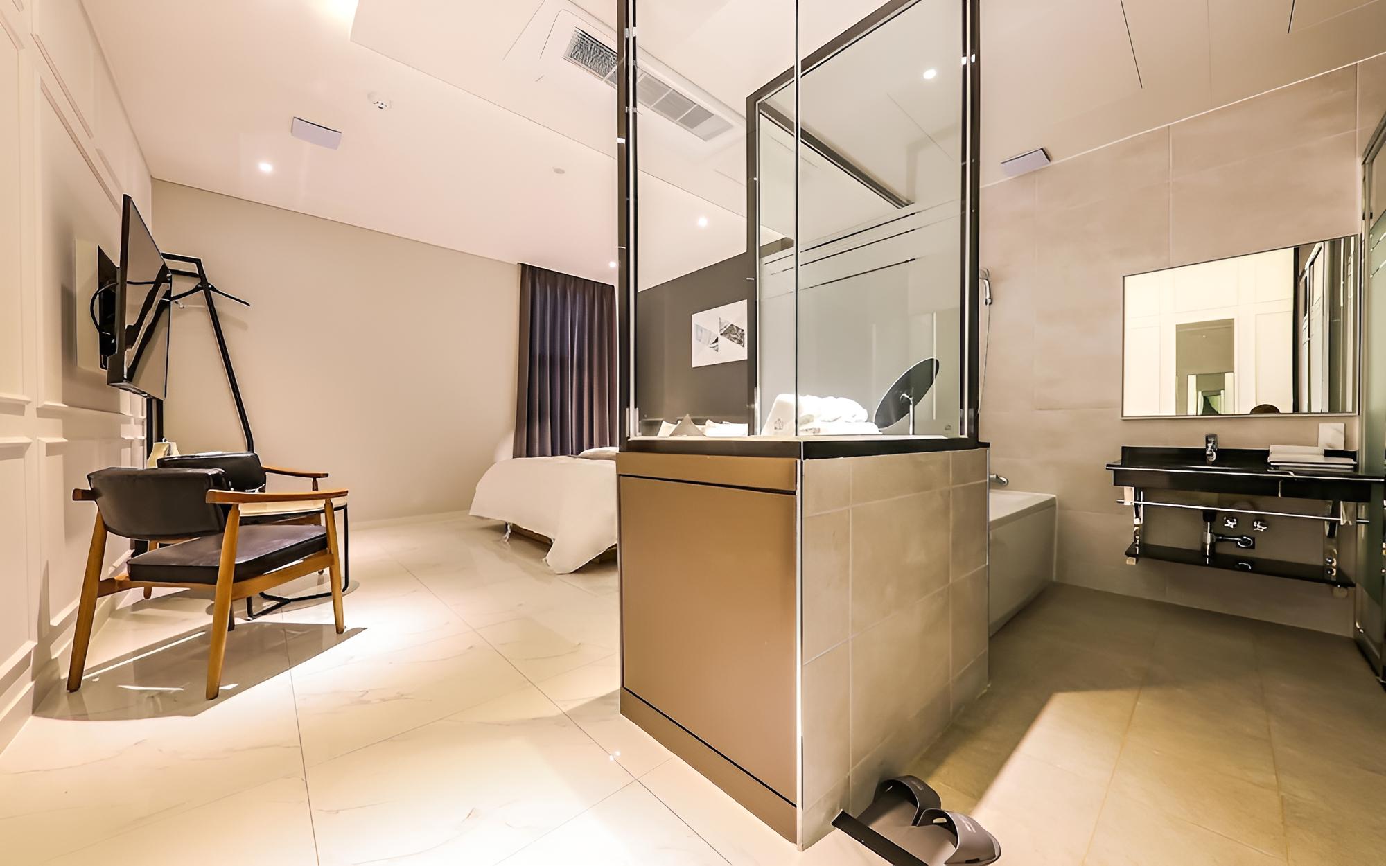 Room (Standard room) - Photo 10