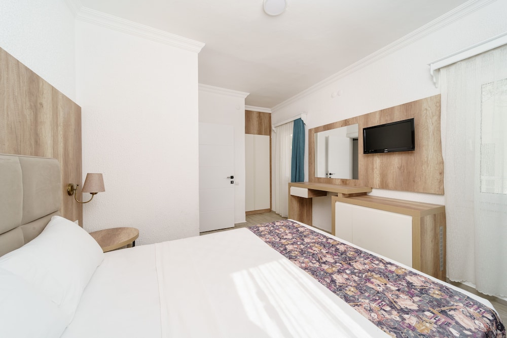 Superior Double or Twin Room, Balcony - Photo 3