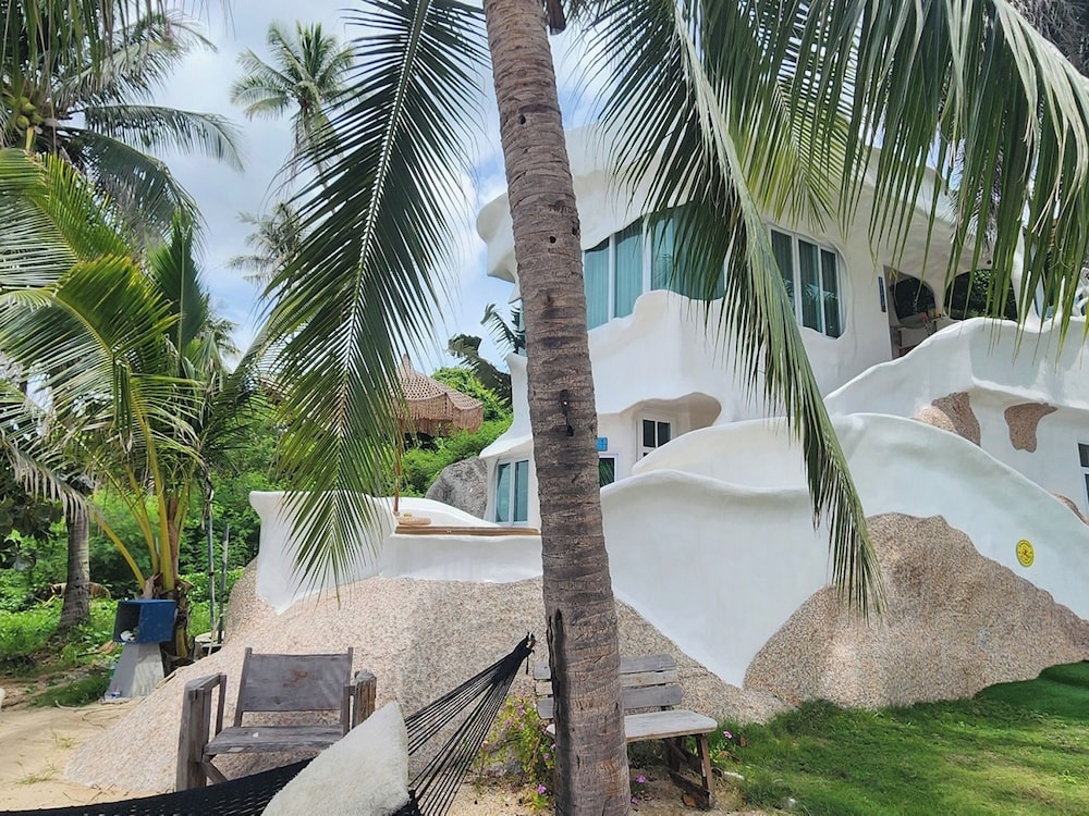 Deluxe Beachfront room with Kitchen - Photo 8