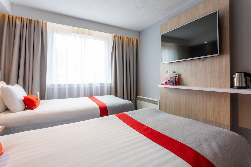 Standard Room, 2 Twin Beds (with Free Hot Breakfast) - Photo 13
