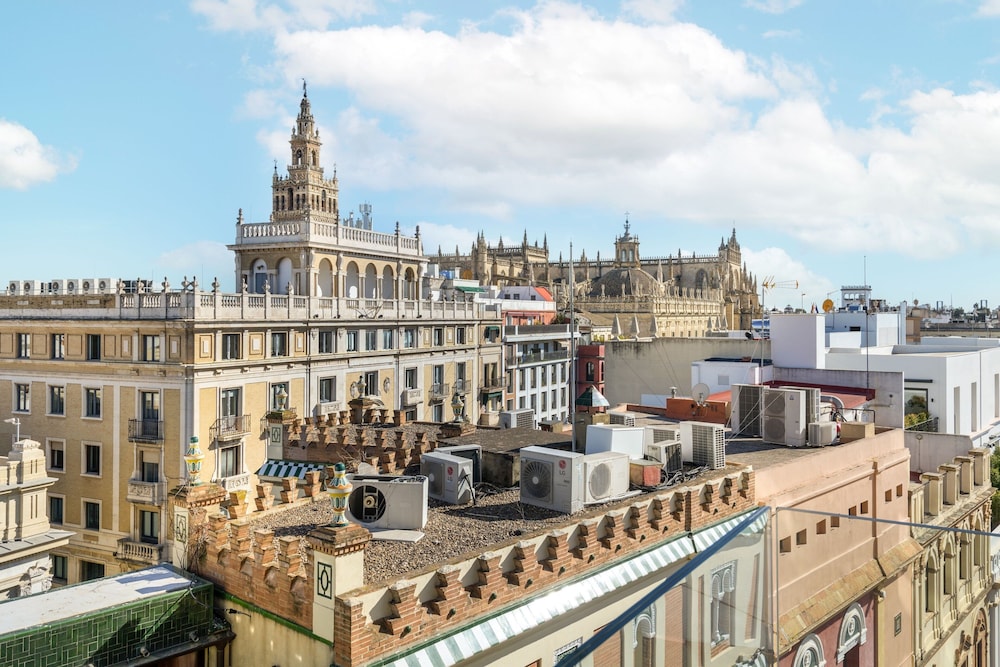 Junior Suite, 1 King Bed, City View
