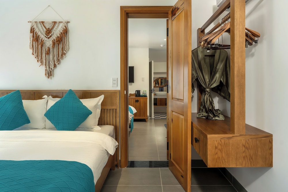 Family Room, Multiple Beds, Balcony, City View