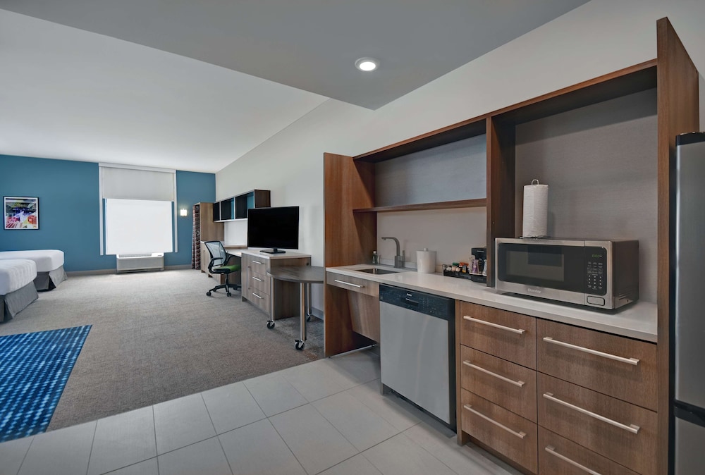 Studio, 2 Queen Beds, Accessible (Mob/Hearing, Roll-in Shower) photo 2