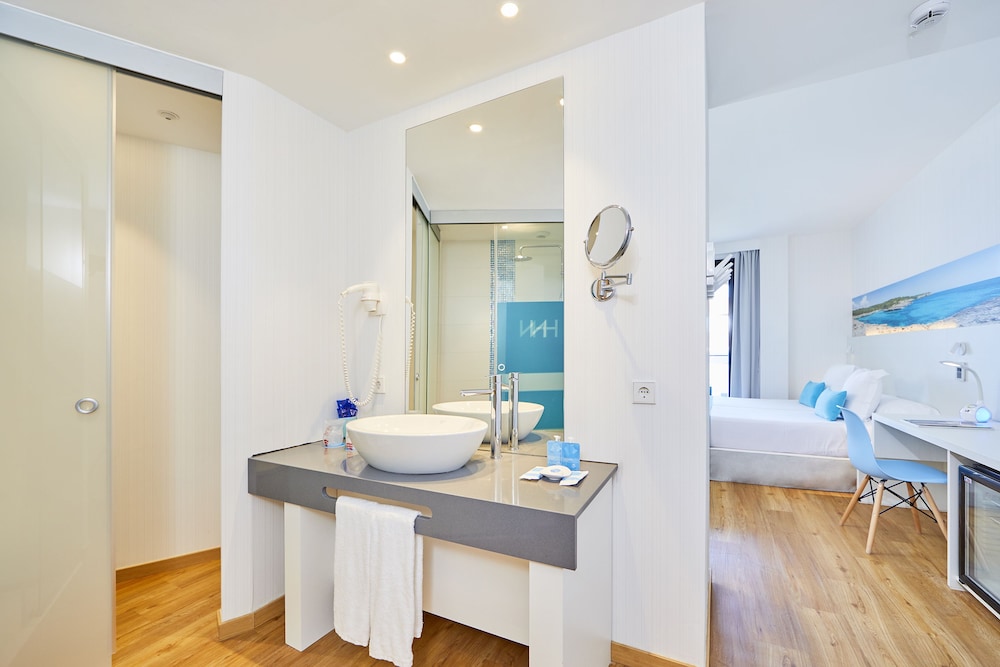Superior Double Room (with solarium) thumbnail 5
