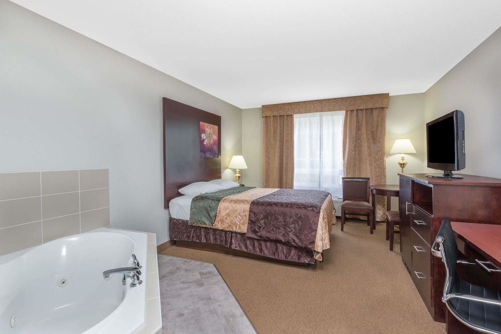 Studio Suite, 1 Queen Bed, Non Smoking - Photo 5