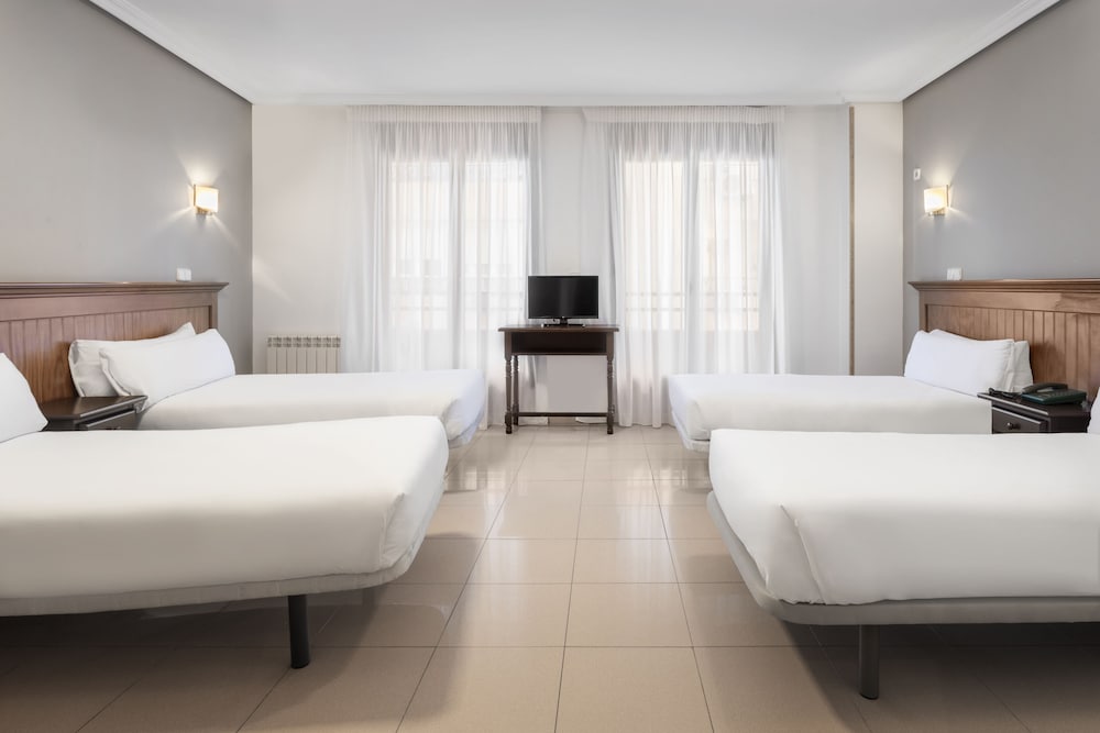 Basic Quadruple Room photo 3