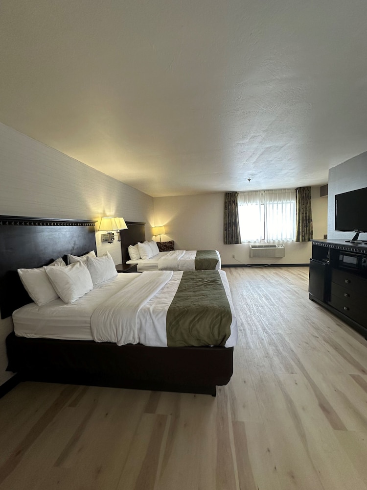 Deluxe Room, 2 Queen Beds, Non Smoking - Photo 9
