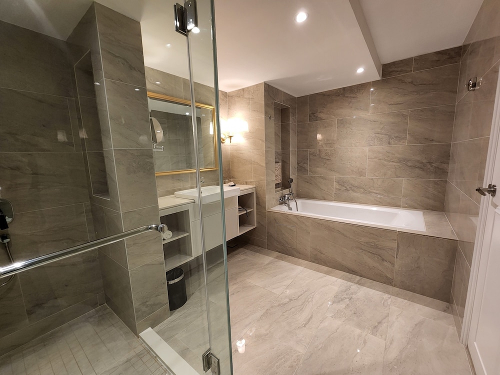 Palace Suite - Photo 3