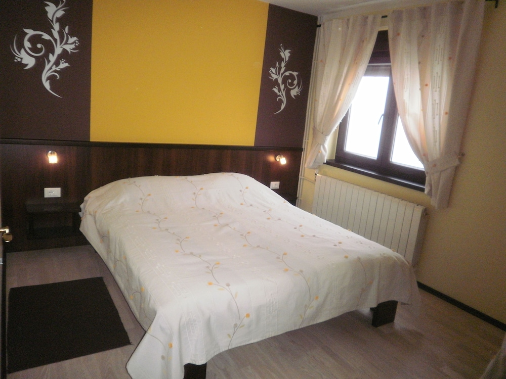 Basic Double Room, 1 Bedroom - Photo 3