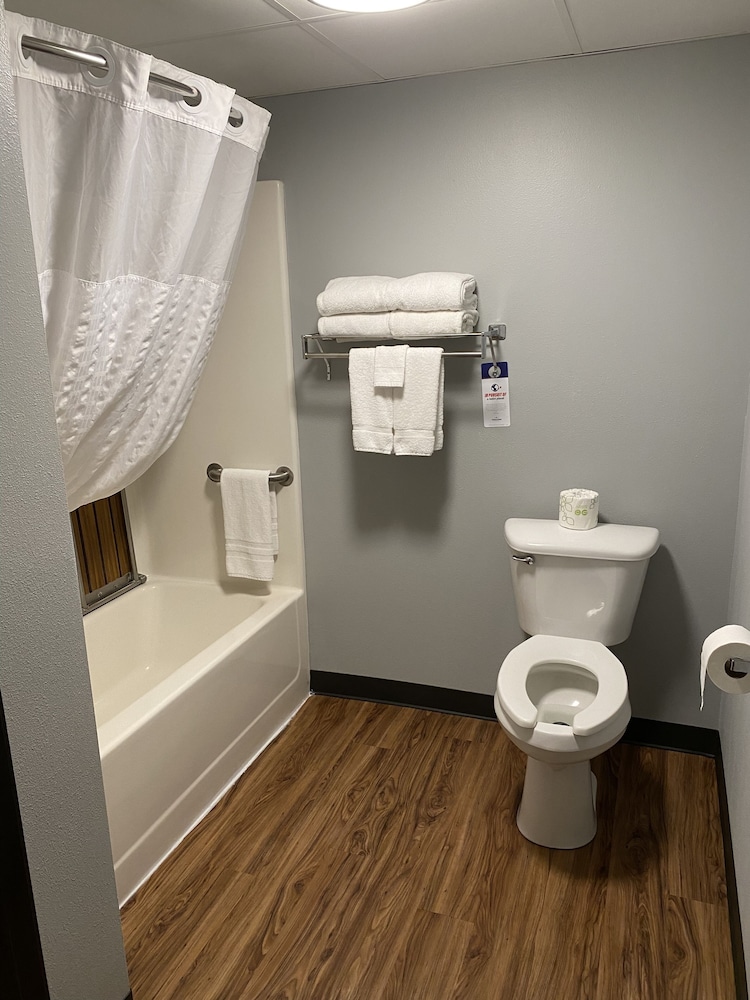 Suite, Multiple Beds, Non Smoking - Photo 7