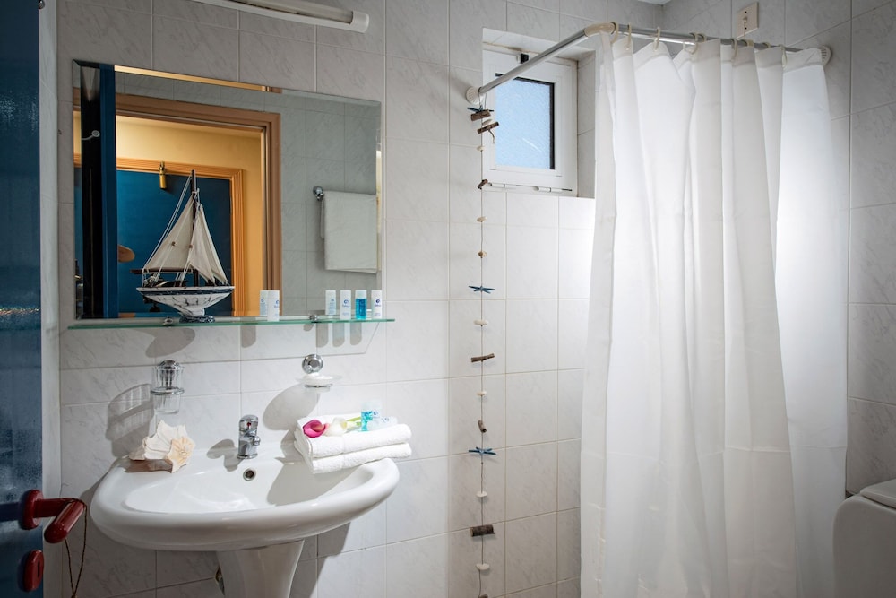 Standard Double Room - Photo 2