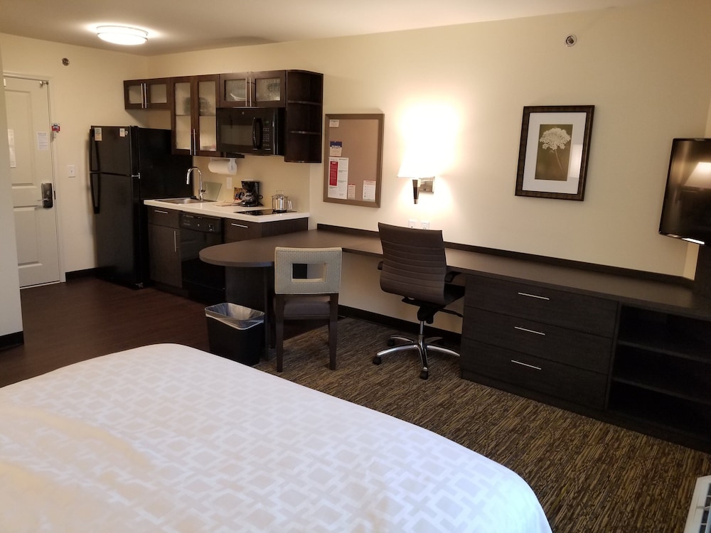 Studio, 1 King Bed, Accessible, Non Smoking (Communication, Pet Friendly) photo 2