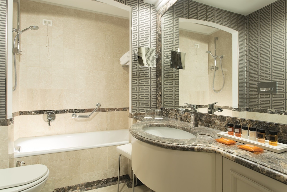 Superior Triple Room thumbnail 6