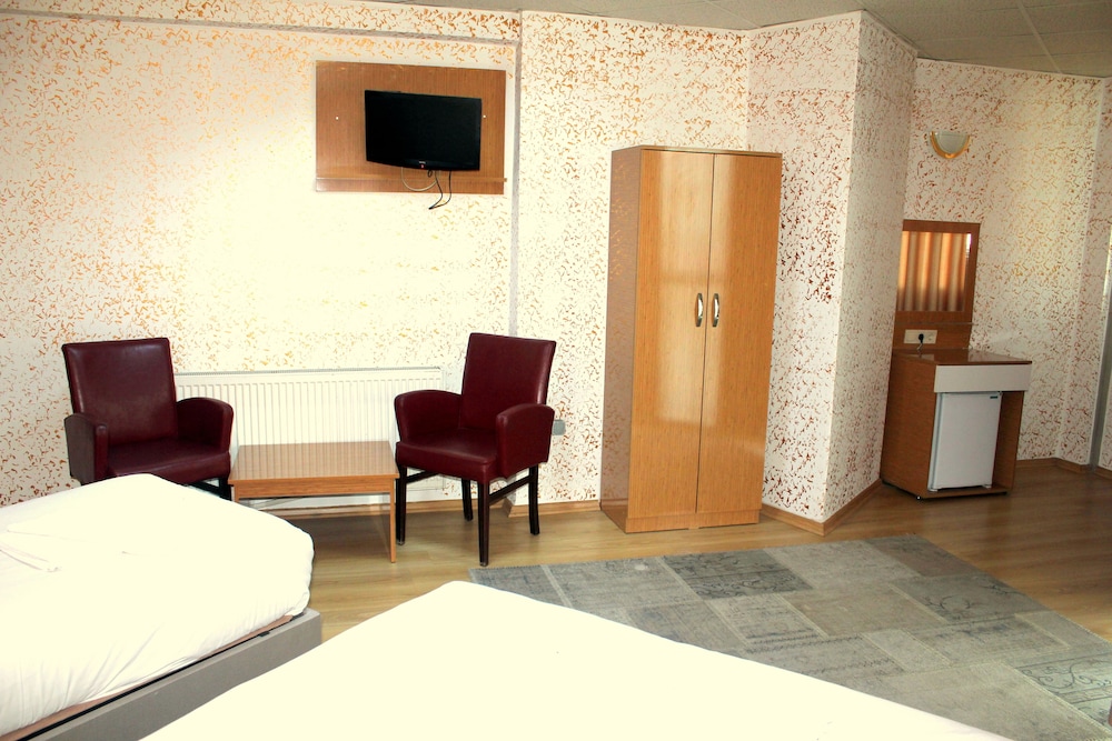 Standard Double or Twin Room photo 2