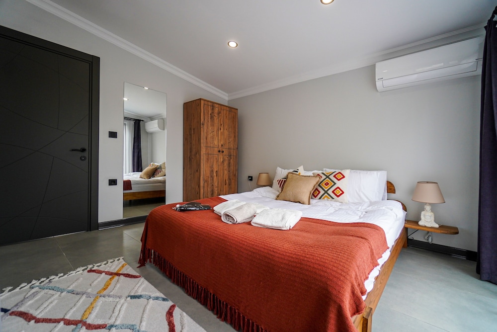 Junior Garden Heated Pool Villa photo 3