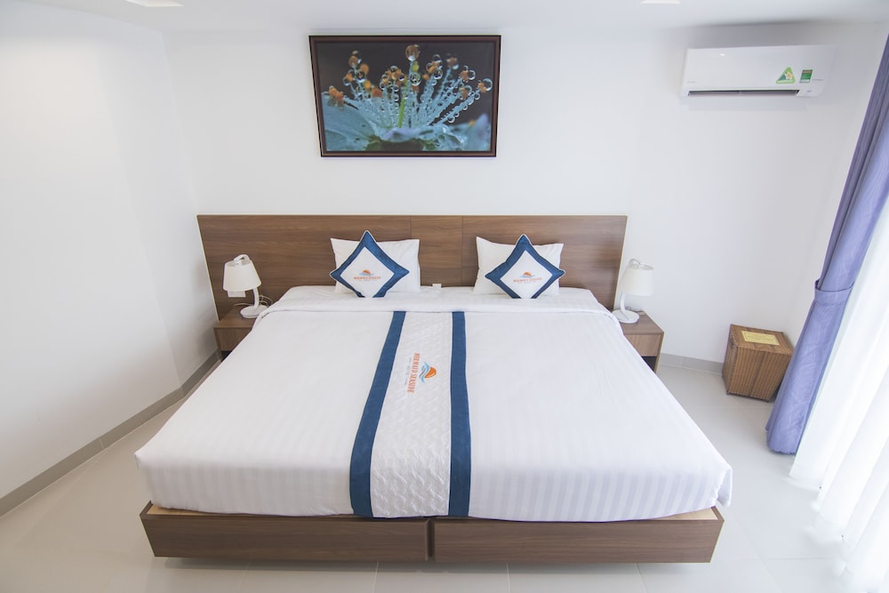 Superior Room, Partial Ocean View photo 2