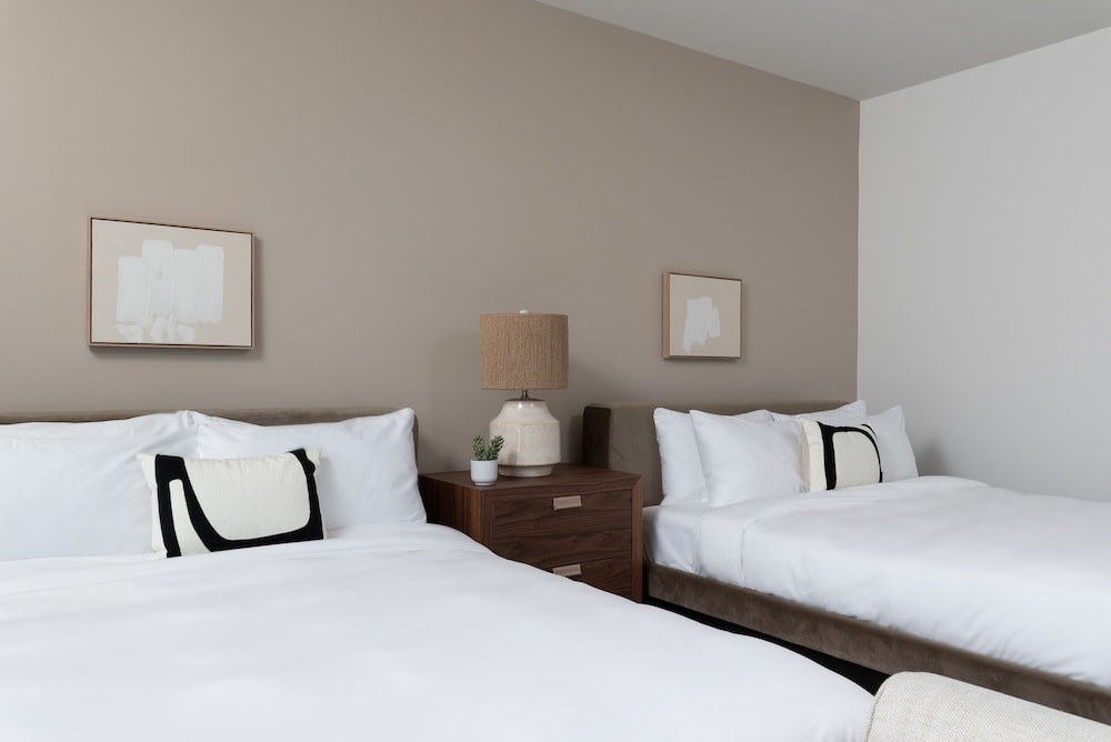Premier Studio, 2 Queen Beds, Kitchenette (Self Check-in with Virtual Front Desk) photo 3