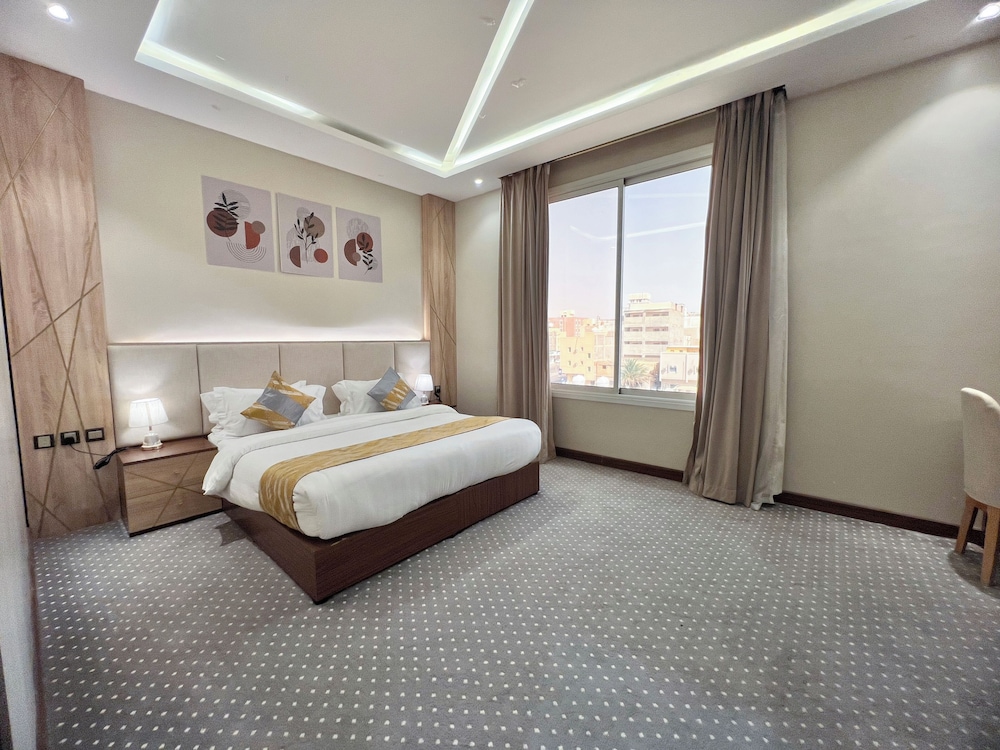 Deluxe Apartment, City View photo 2
