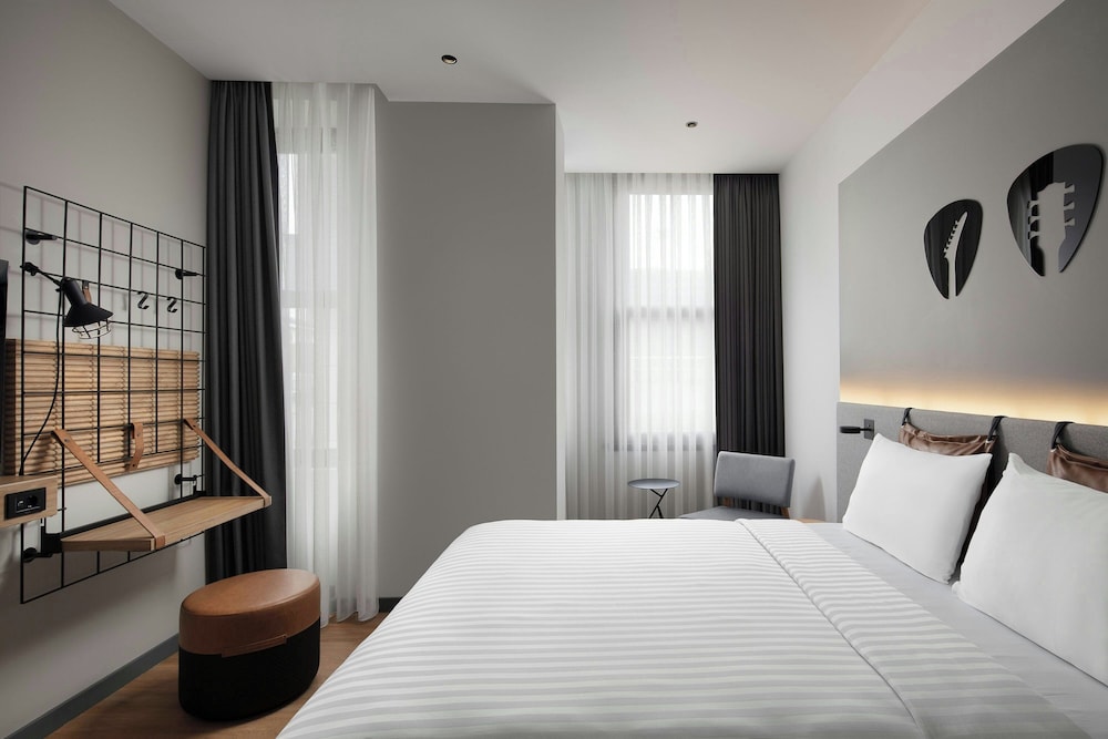 Room, 1 Queen Bed, City View