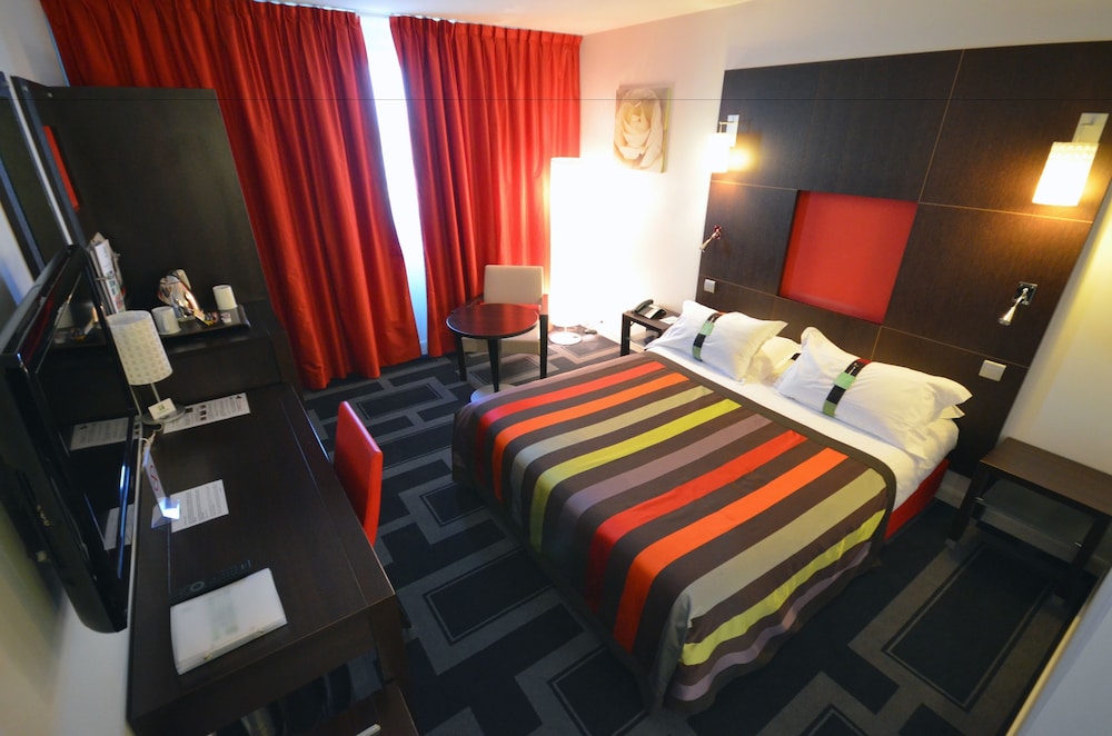 Standard Room, 1 Double Bed, City View - Photo 2