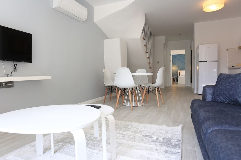 Deluxe Apartment, 2 Bedrooms, Kitchen, Partial Sea View photo 1