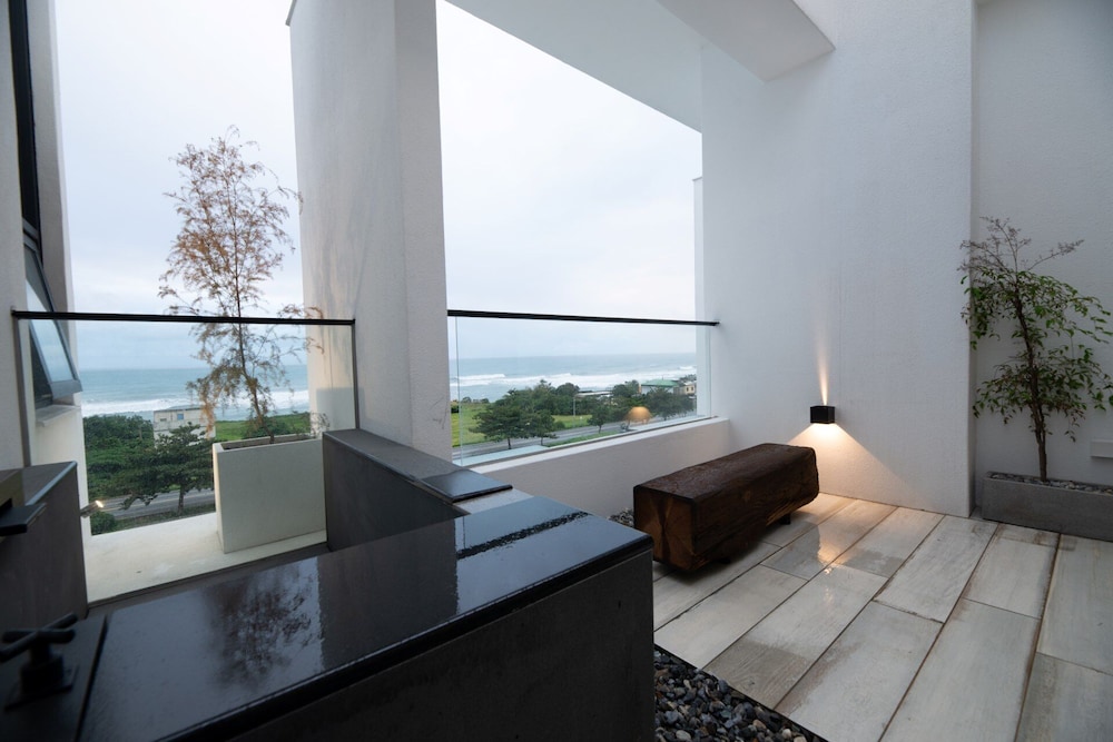 Family Quadruple Room, Multiple Beds, Non Smoking, Ocean View photo 3