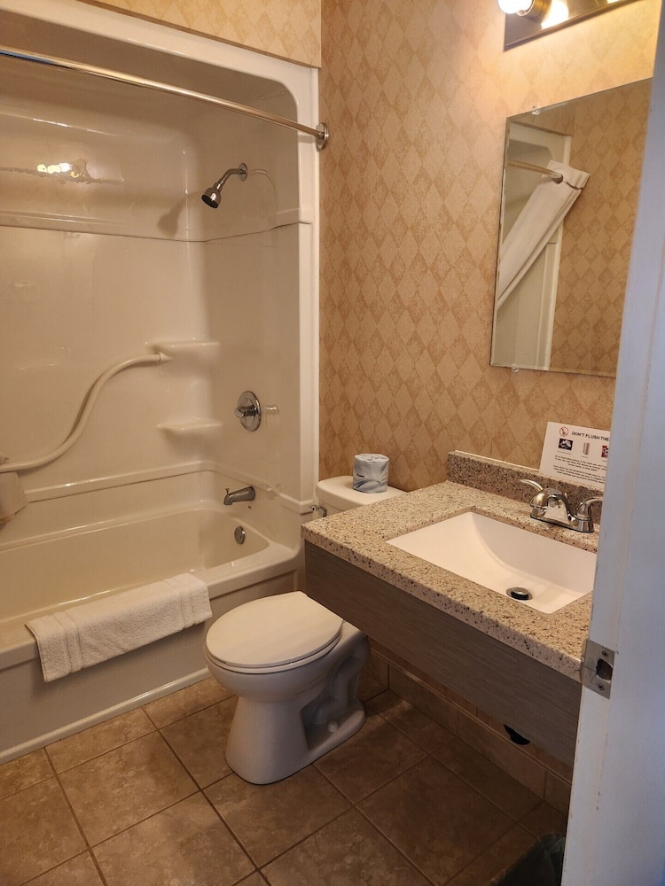 Room, 1 Queen Bed, Non Smoking - Photo 4