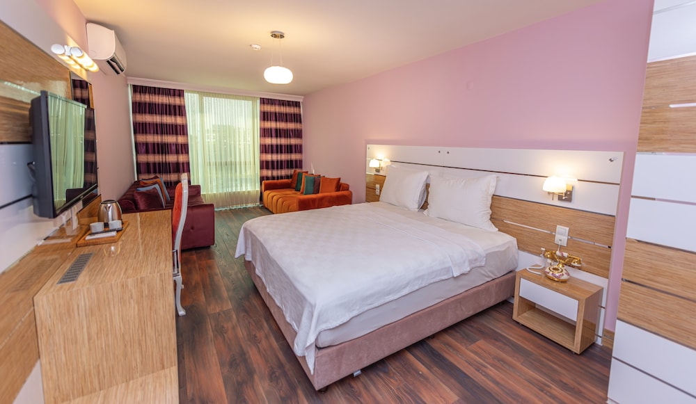 Quadruple Room - Photo 11
