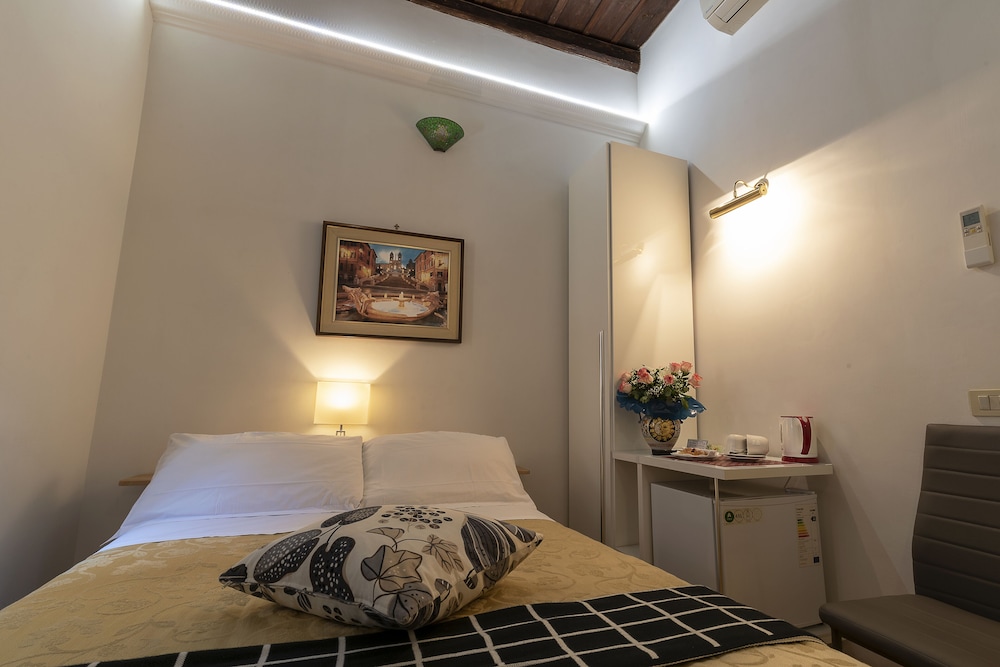 Basic Double Room photo 3