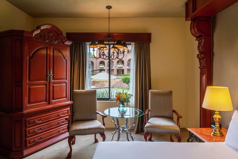 Junior Suite, 2 Double Beds - Photo 2