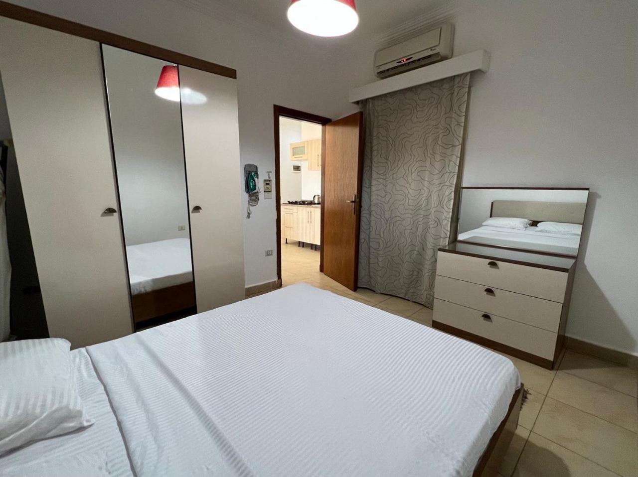 One-Bedroom Apartment with Balcony and City View photo 2