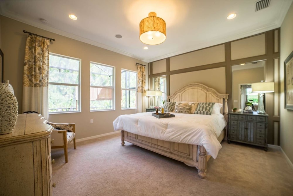 House (10623 Vicenza Ct)