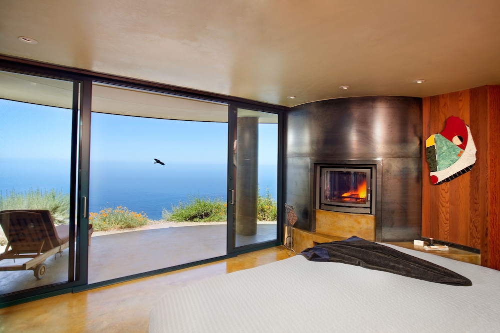 Lower Pacific Suite photo 1