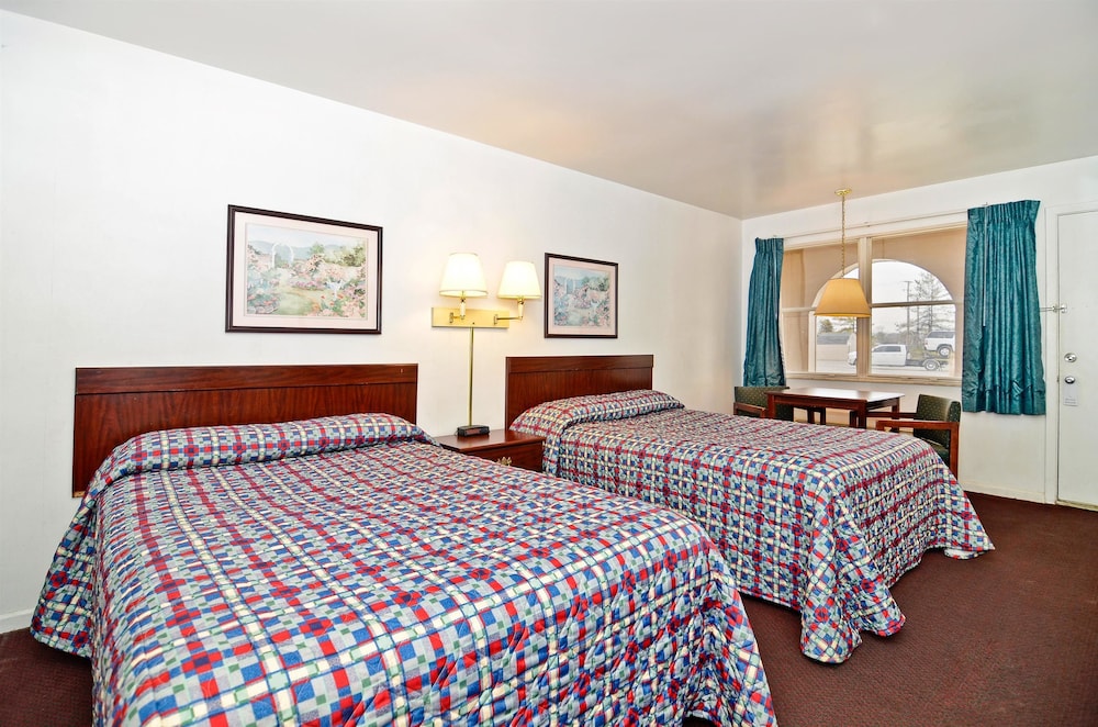 Room, 2 Double Beds, Non Smoking - Photo 1