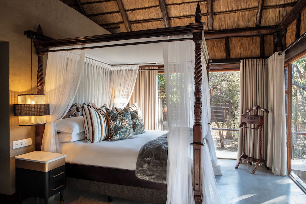 Luxury Suite, 1 King Bed, Non Smoking, River View photo 3