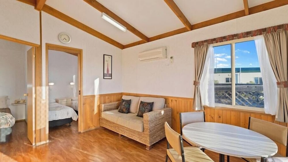 Deluxe Cabin, Ocean View photo 1