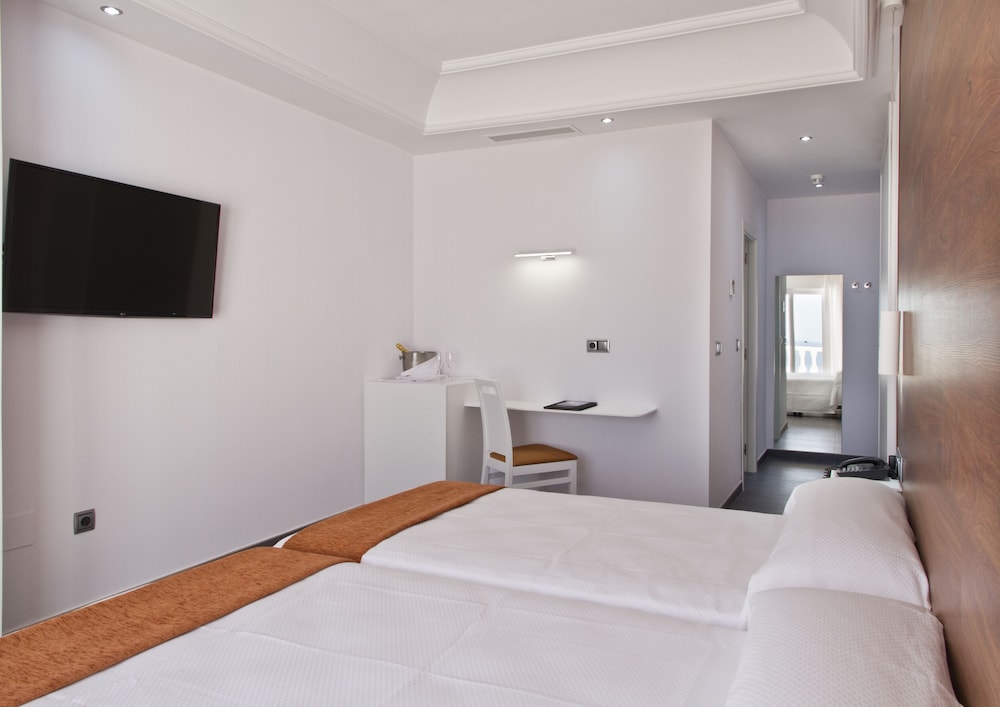 Habitación Estándar, Varias Camas, Terraza, Vista a la Ciudad