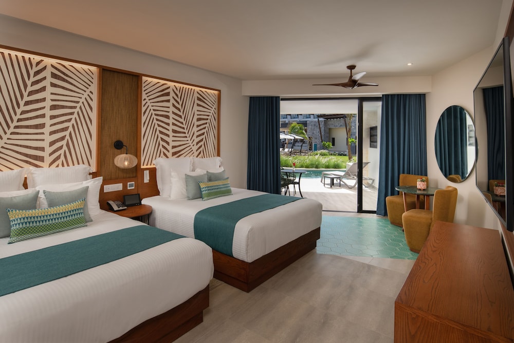 Junior Suite Ocean View King - Photo 2