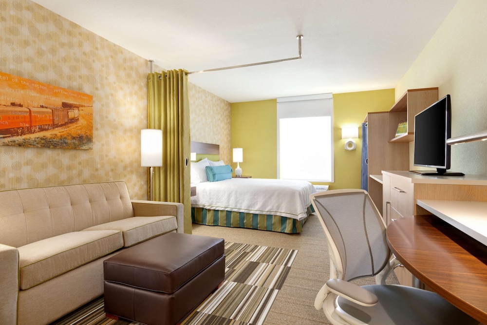 1 Queen Bed And 1 Double Sofa Bed photo 2