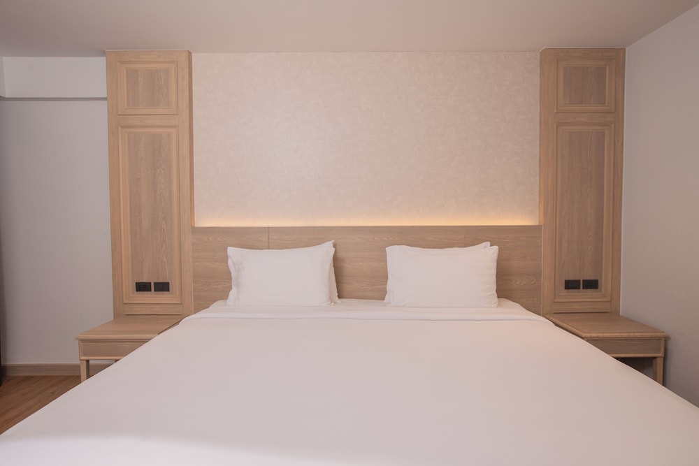 Deluxe Room - Photo 2