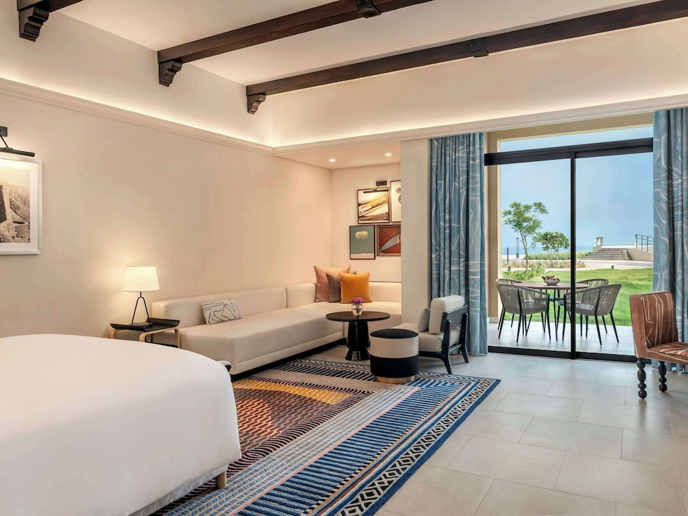 Luxury Room, 1 King Bed, Beachfront