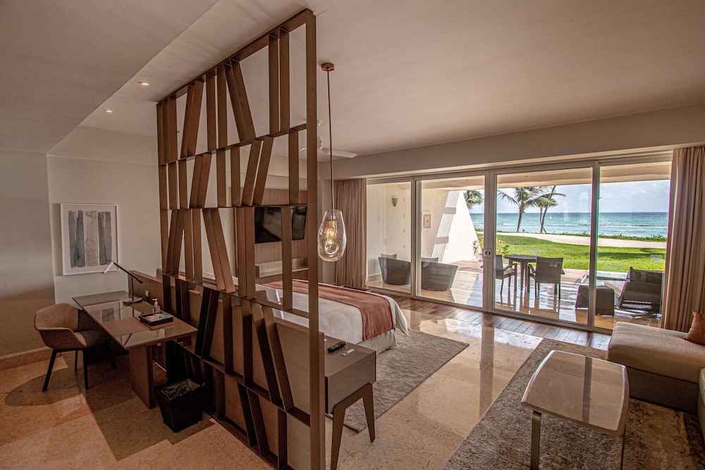 Grand Class Pool Suite Ocean Front - Photo 1