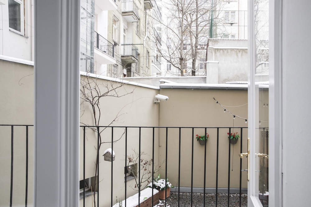 Extra Large Studio, Kitchenette, Balcony photo 3