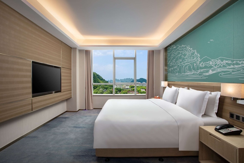 Deluxe Suite, 1 King Bed, Non Smoking - Photo 1