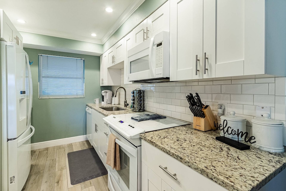 Condo (Jamaica Royale - 2 Townhome Steps To ) photo 2