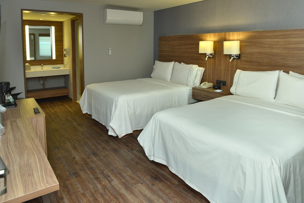 Standard Room, 2 Double Beds - Photo 4