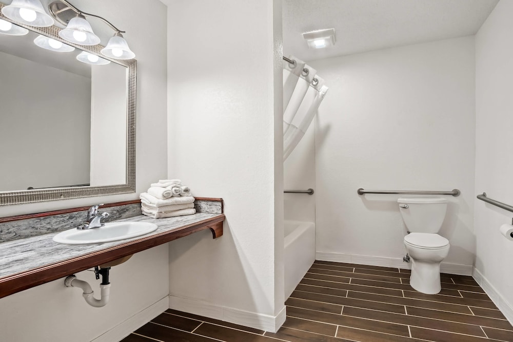 Suite, 1 Queen Bed with Sofa bed, Accessible, Non Smoking photo 2