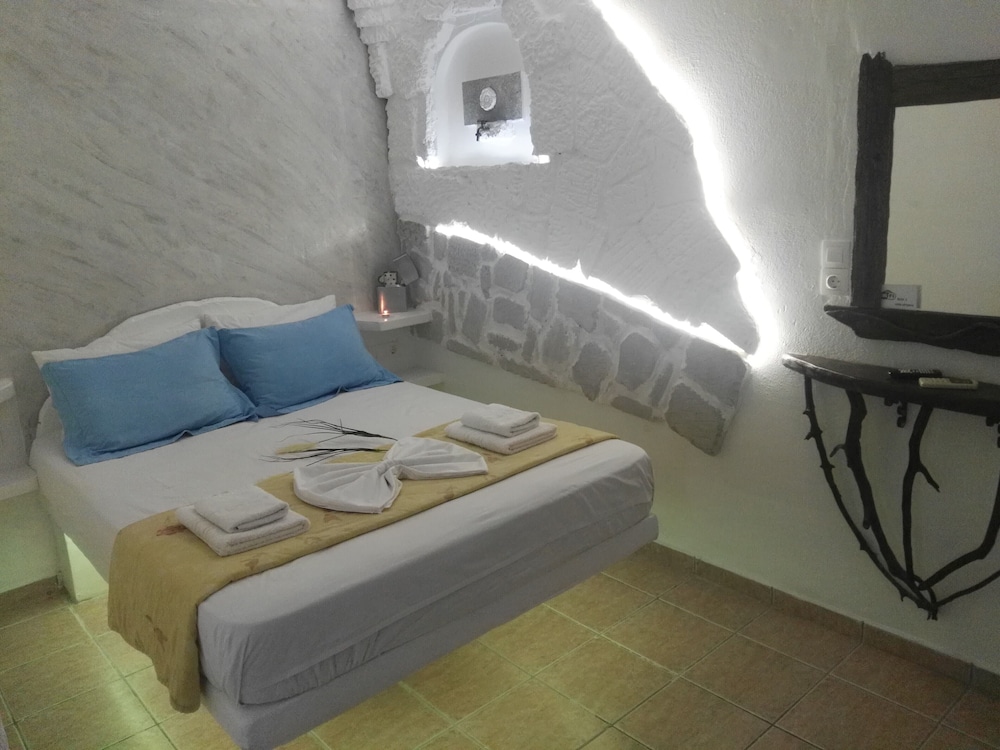Design Double Room (Sarakiniko) photo 1