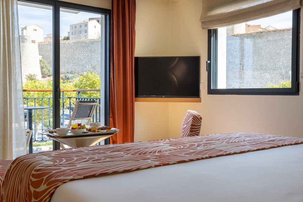 Classic Double Room, Pool View - Photo 4